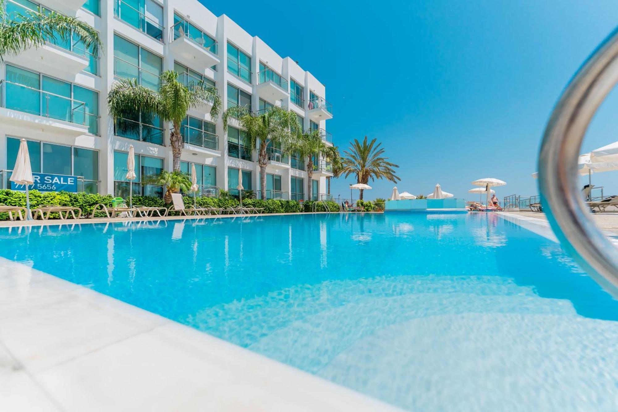 Meryl - Coralli Beachfront Apartment Protaras Exterior photo