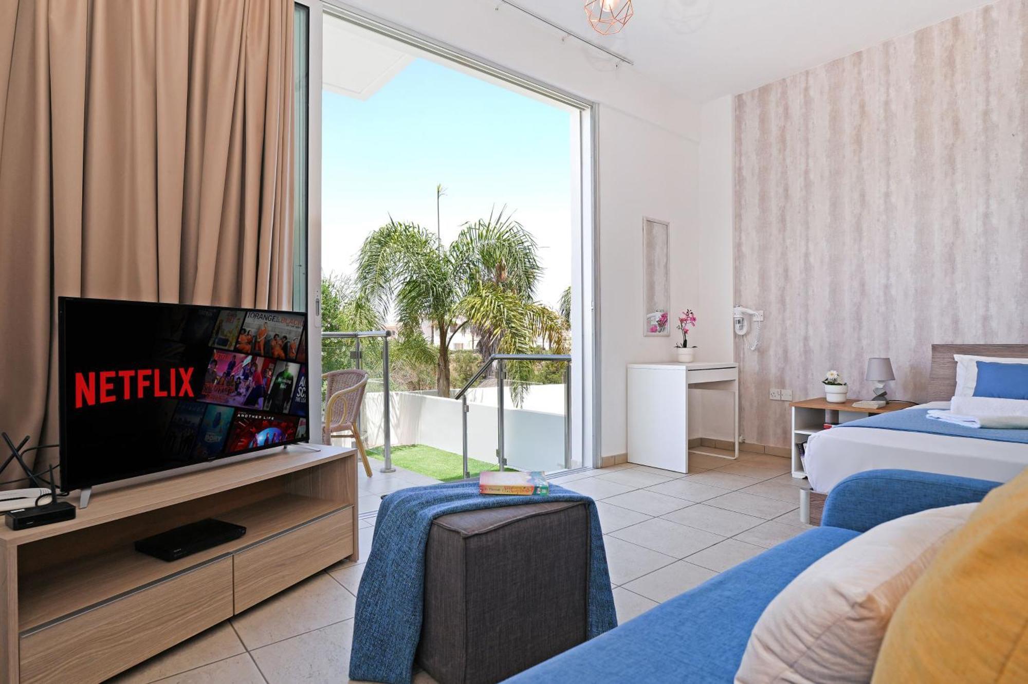 Meryl - Coralli Beachfront Apartment Protaras Exterior photo