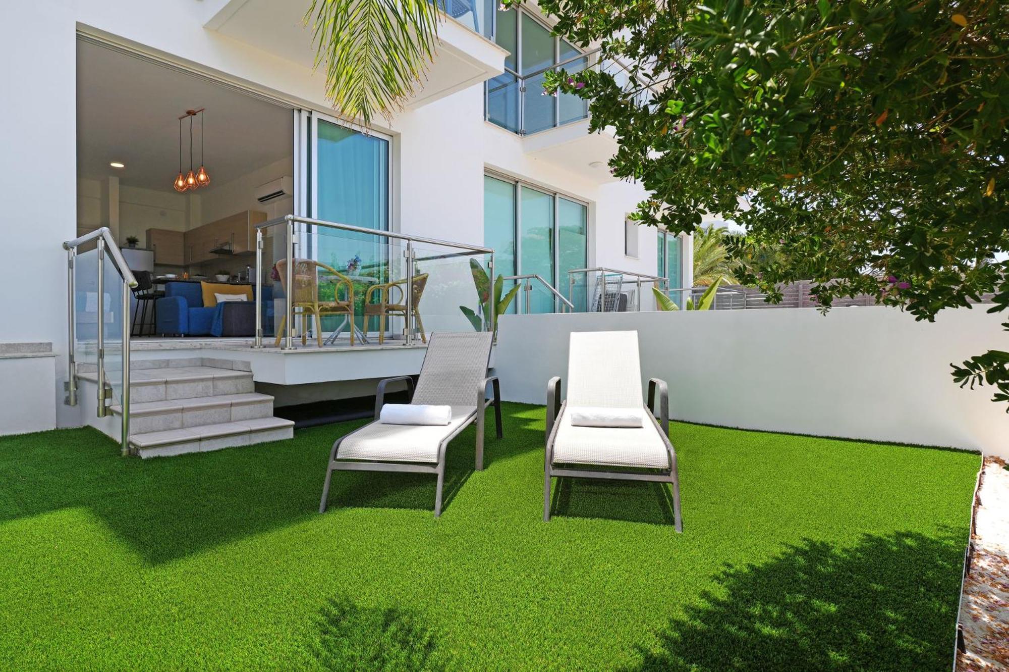Meryl - Coralli Beachfront Apartment Protaras Exterior photo